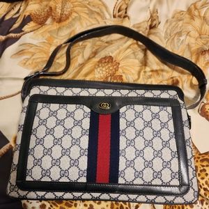Gucci Shoulder Sheri Line Tri Sac ( EUC) VINTAGE some discoloration straps